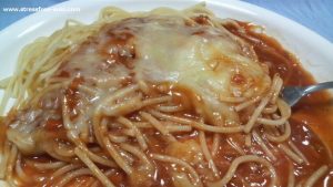 ミートソースパスタにとろけるチーズ2